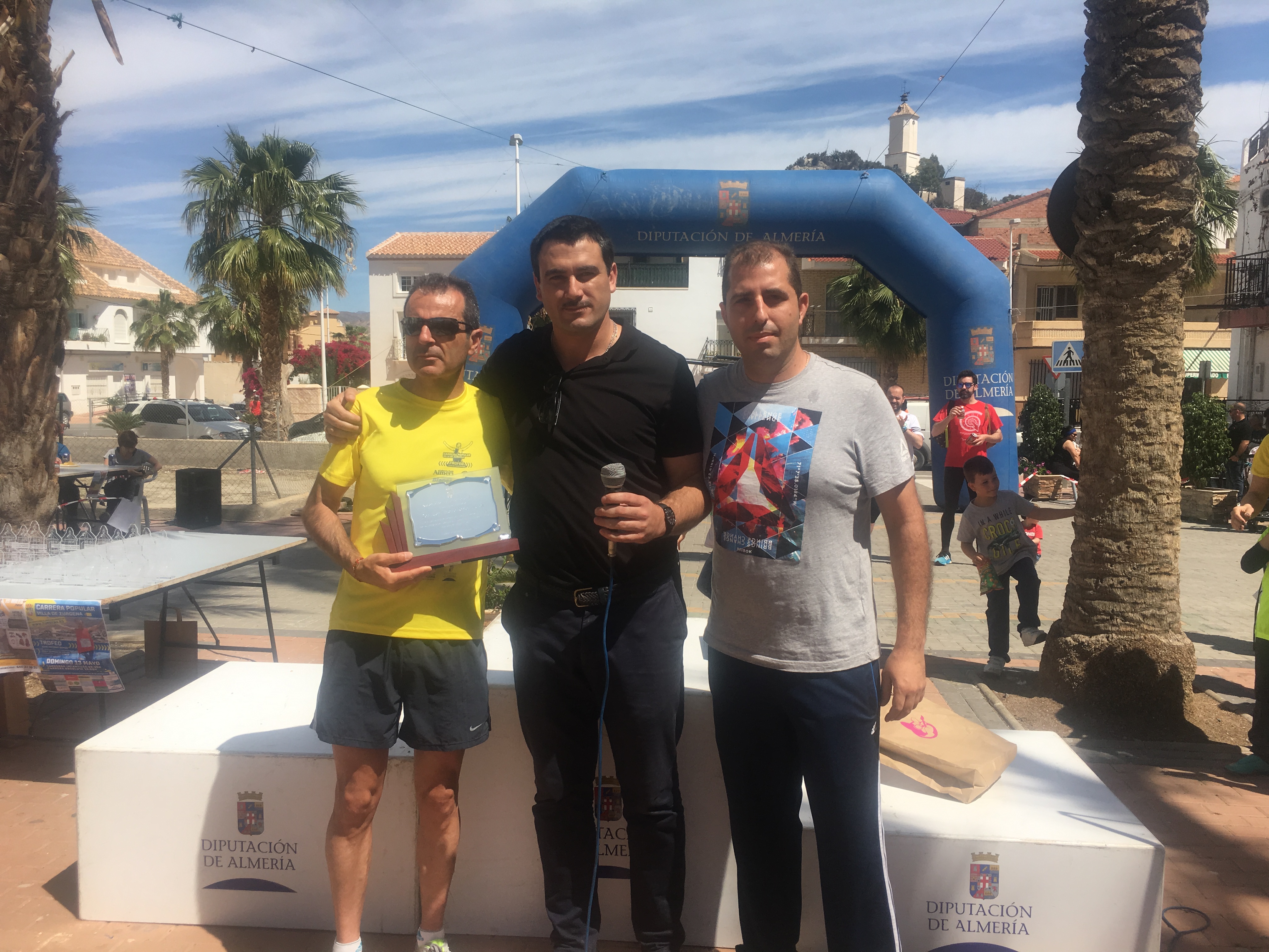 200 corredores arropan al campeón de España y subcampeón del mundo Juan Antonio Ramos en la carrera popular de Zurgena